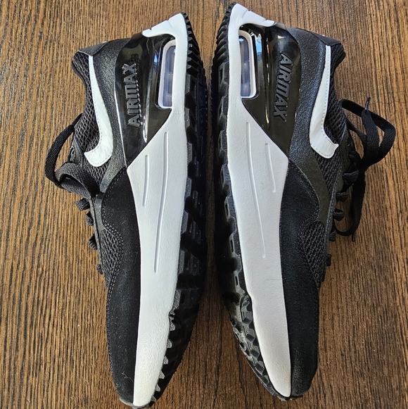 Nike Air Max Black and White Sneakers DM9537-001 Size Mens 9.5 NEW - Picture 13 of 15